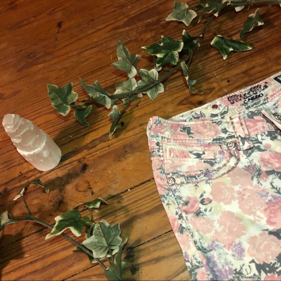 Miss Me Floral Skinny Jeans - Picture 5 of 6